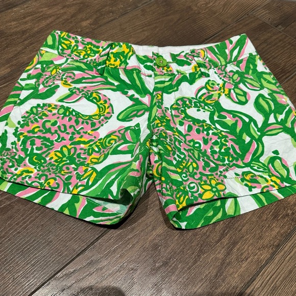 Lilly Pulitzer Pants - Lilly Pulitzer Green/Pink Callahan‎ Shorts Size 00